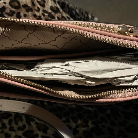 Set of 3 random crossbody purses. - Picture 4 of 5